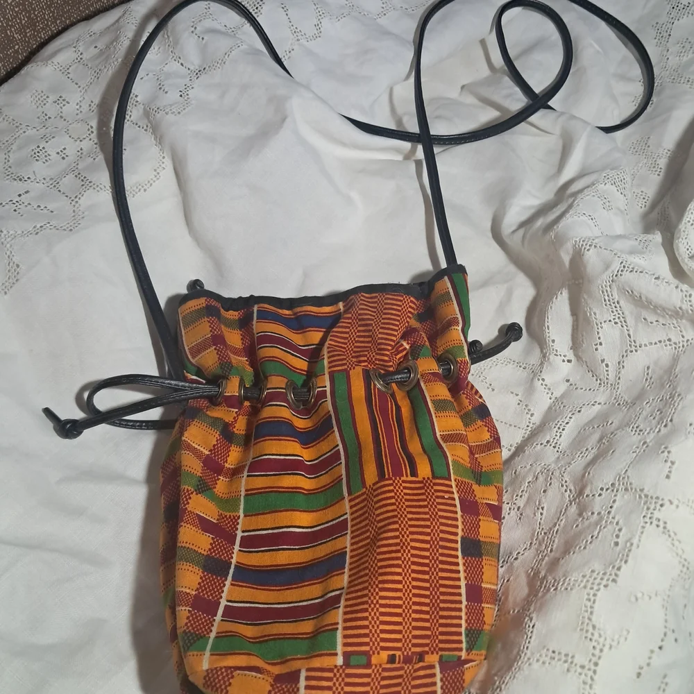Kente-Pattern Drawstring Bucket Bag - Multicolor - Picture 5 of 5